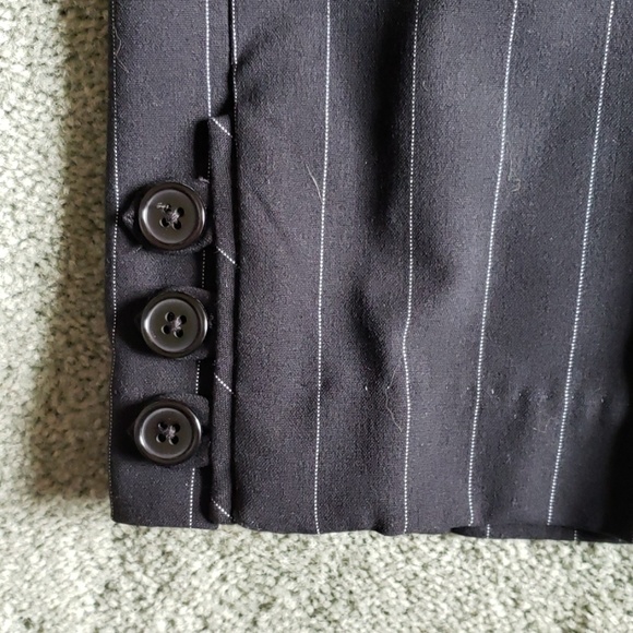 EUC Larry Levine Sz 12 black pinstripe Capri pants - Picture 2 of 7